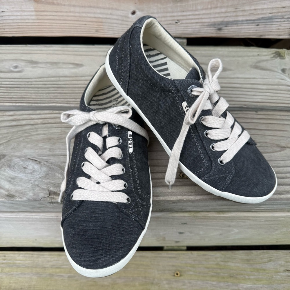 Taos Washed Canvas Sneakers Charcoal Gray Star Lace Up Faded Look Size 7  Flats